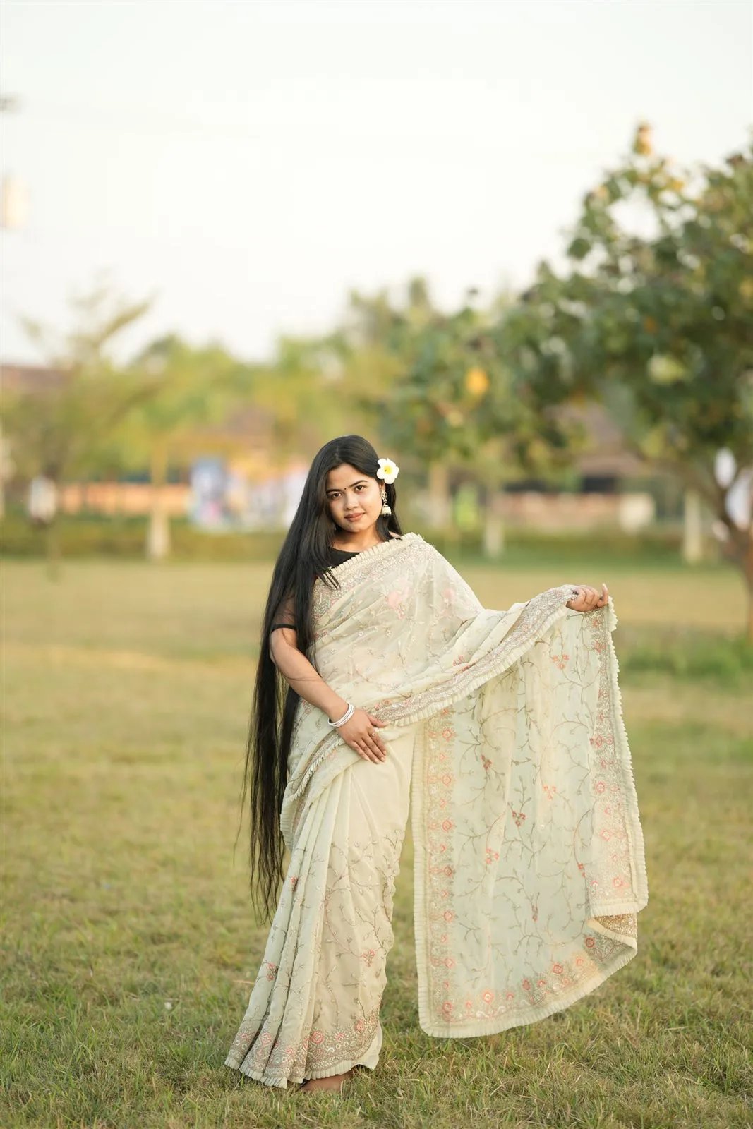 Woman wearing a handwoven Jamdani saree